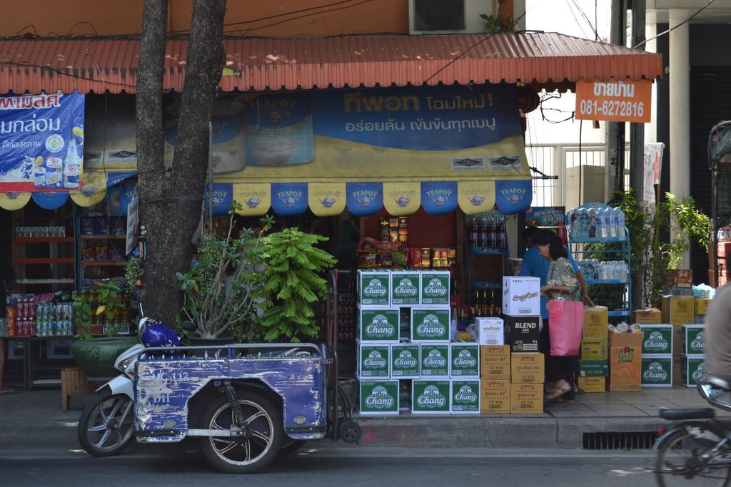Jeesnail Guesthouse Bangkok Bagian luar foto