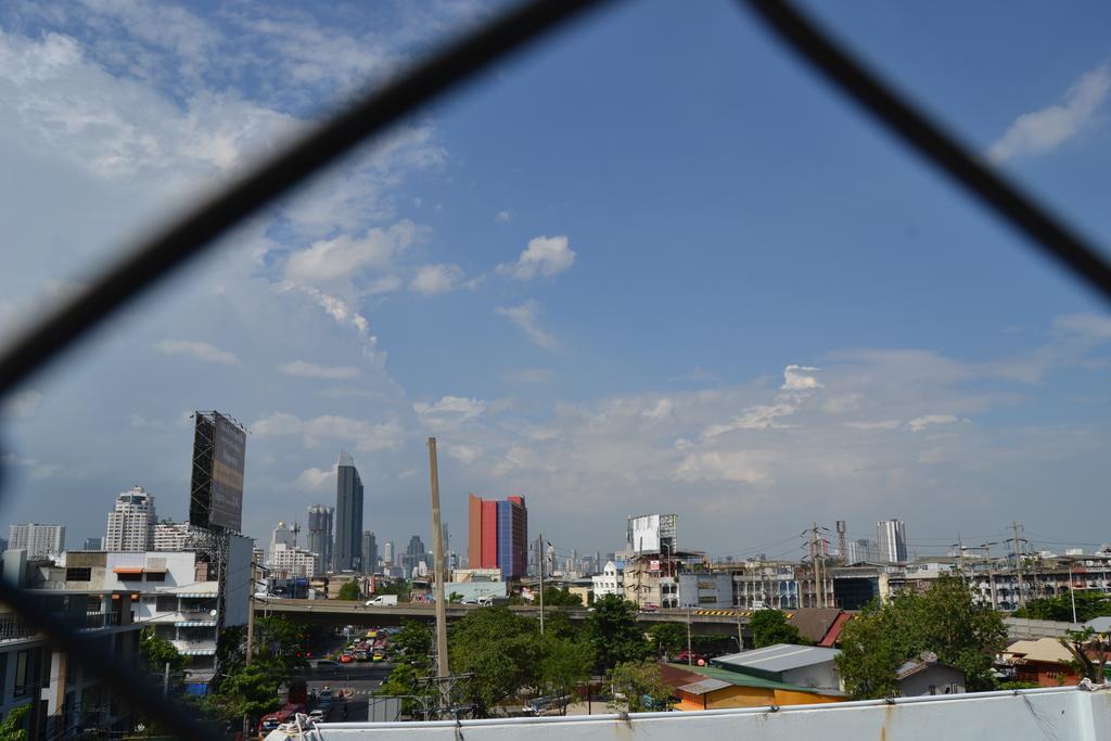 Jeesnail Guesthouse Bangkok Bagian luar foto