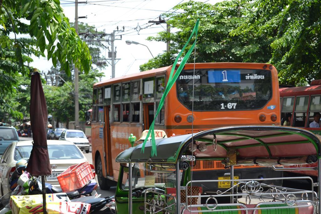 Jeesnail Guesthouse Bangkok Bagian luar foto