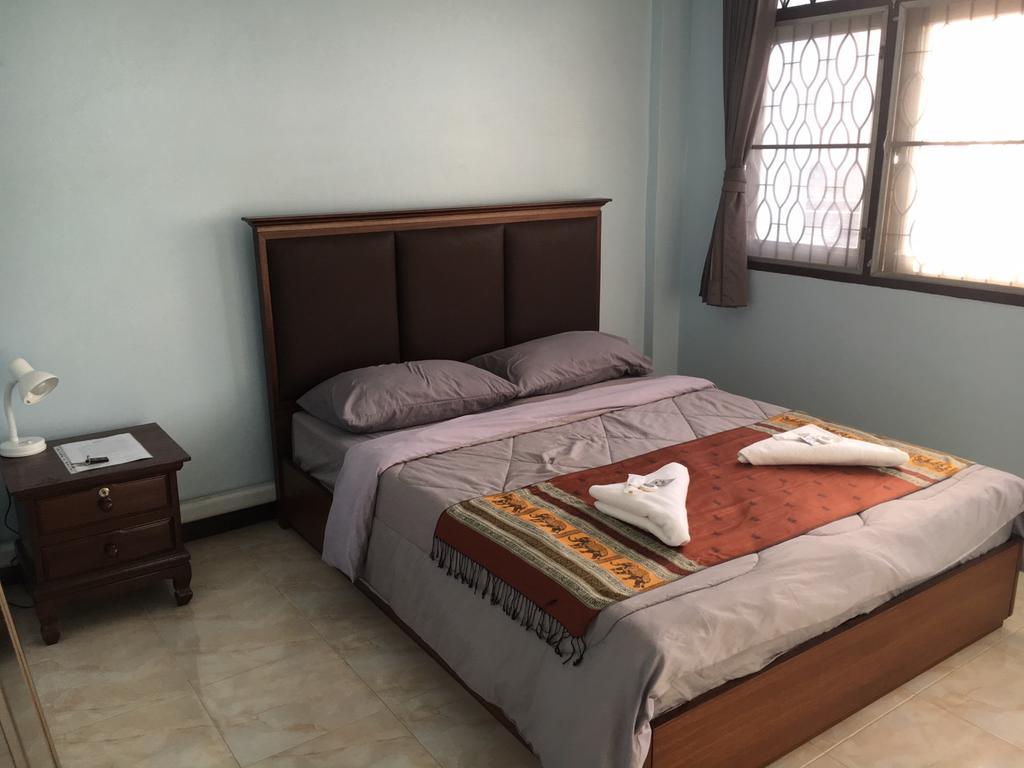 Jeesnail Guesthouse Bangkok Bagian luar foto
