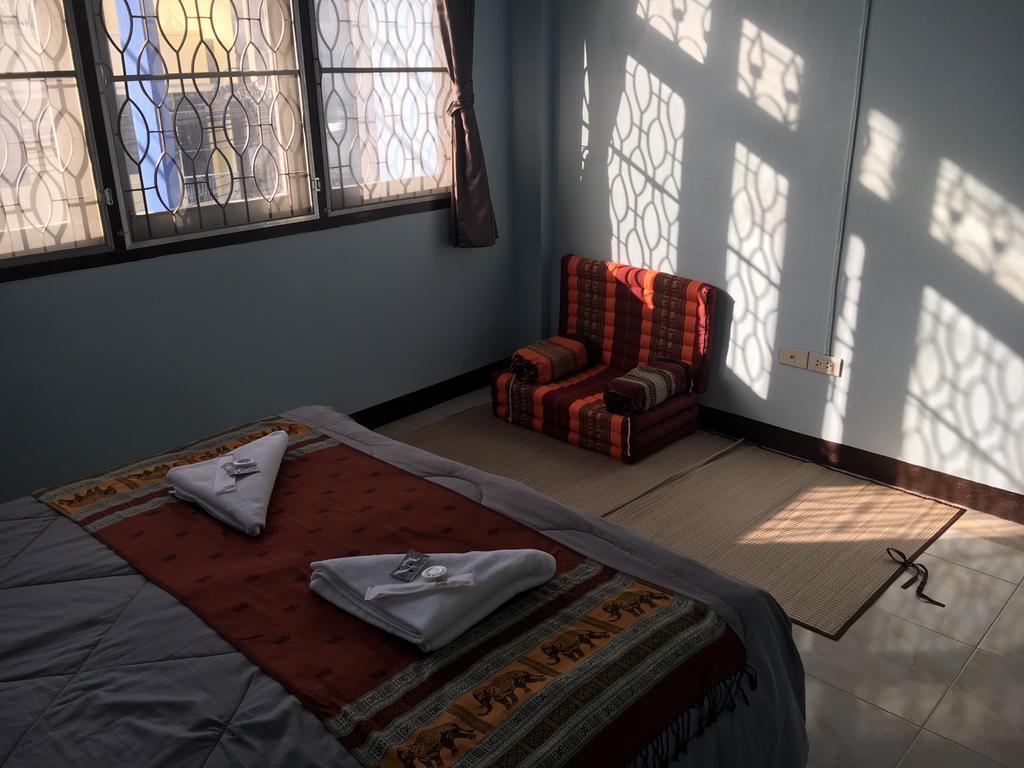 Jeesnail Guesthouse Bangkok Bagian luar foto