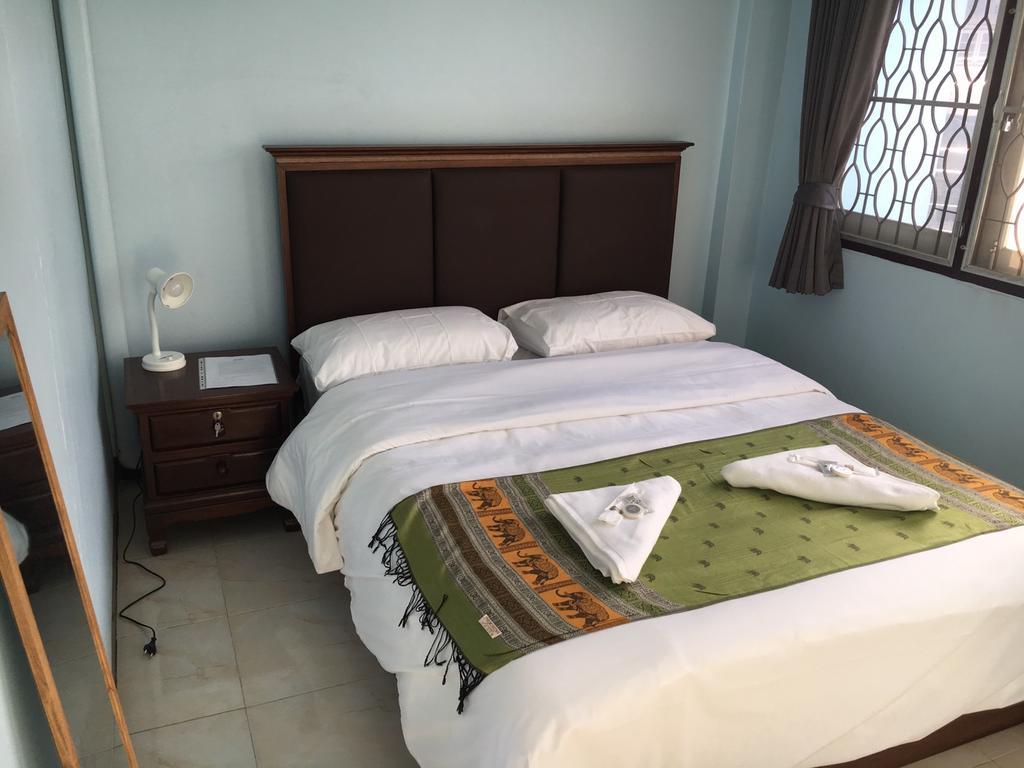 Jeesnail Guesthouse Bangkok Bagian luar foto
