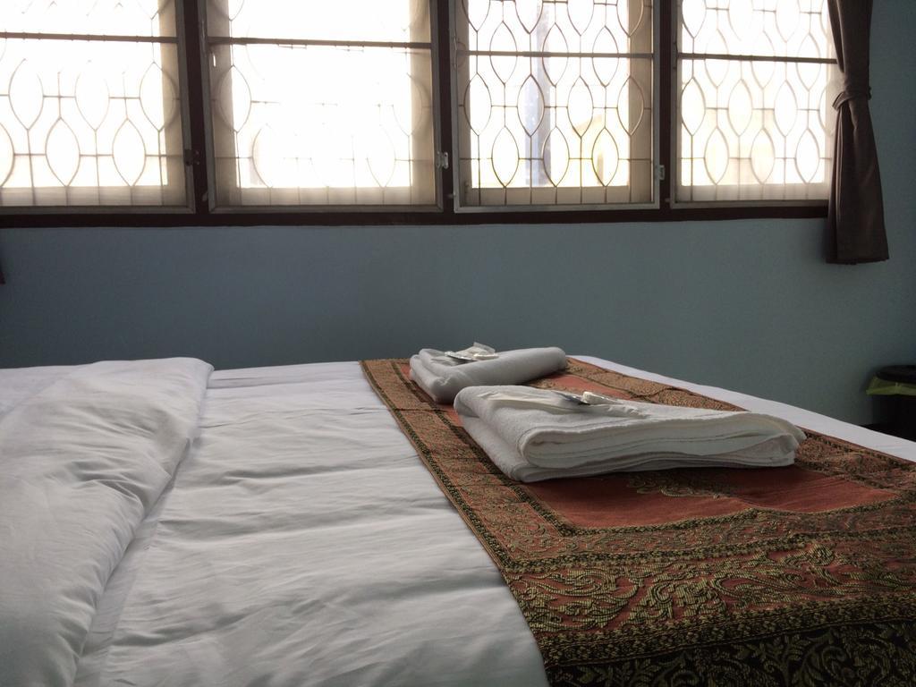 Jeesnail Guesthouse Bangkok Bagian luar foto