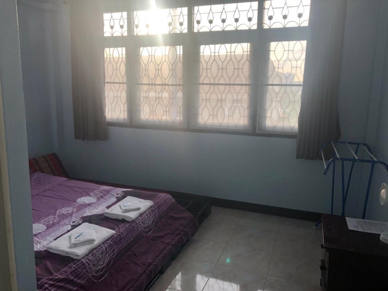 Jeesnail Guesthouse Bangkok Bagian luar foto