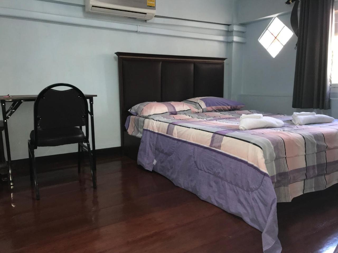 Jeesnail Guesthouse Bangkok Bagian luar foto