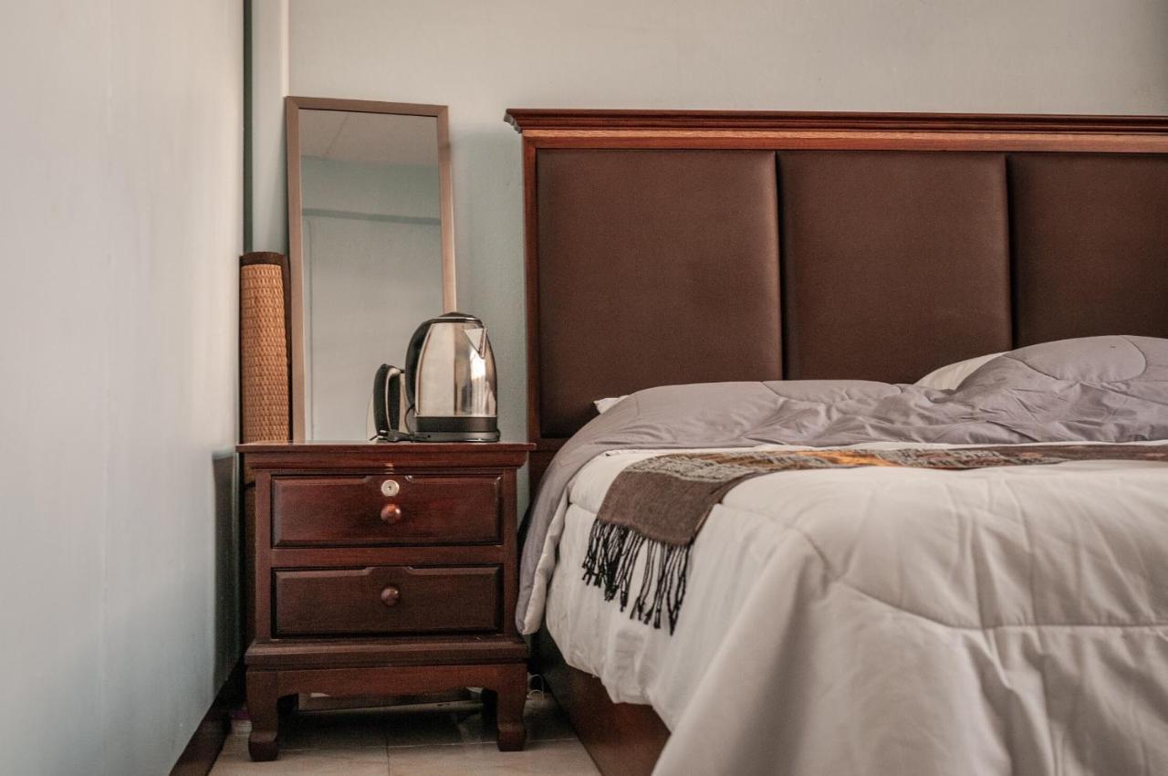 Jeesnail Guesthouse Bangkok Bagian luar foto