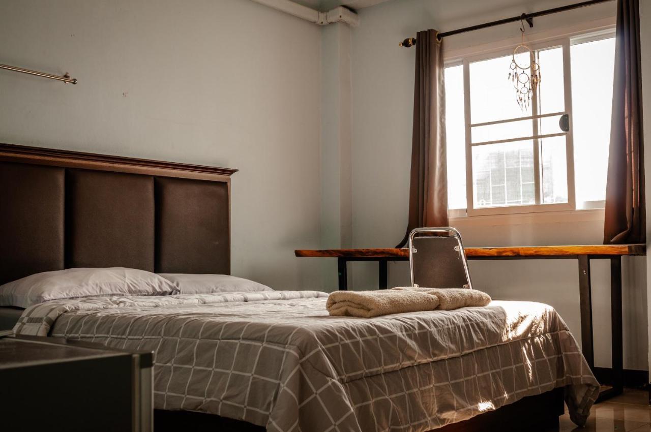 Jeesnail Guesthouse Bangkok Bagian luar foto